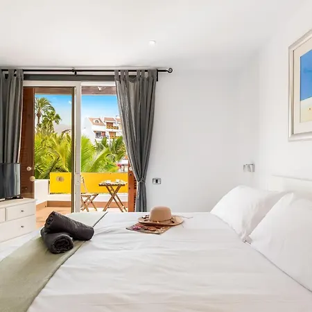 Fantastic Townhouse In The Centre Of Americas Villa Playa de las Americas (Tenerife)