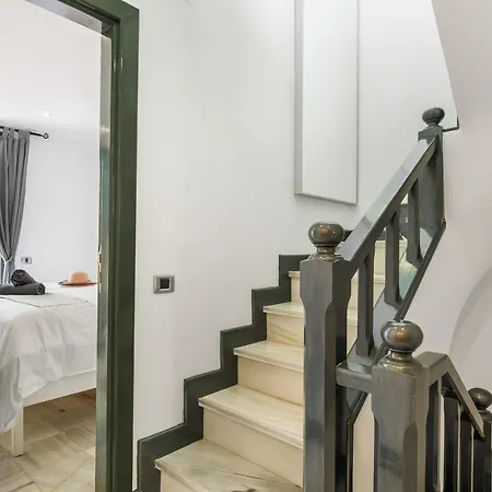 Villa Fantastic Townhouse In The Centre Of Americas Playa de las Americas (Tenerife)